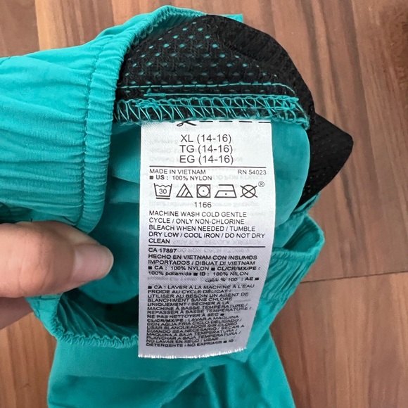 Old Navy boys shorts - Picture 6 of 13